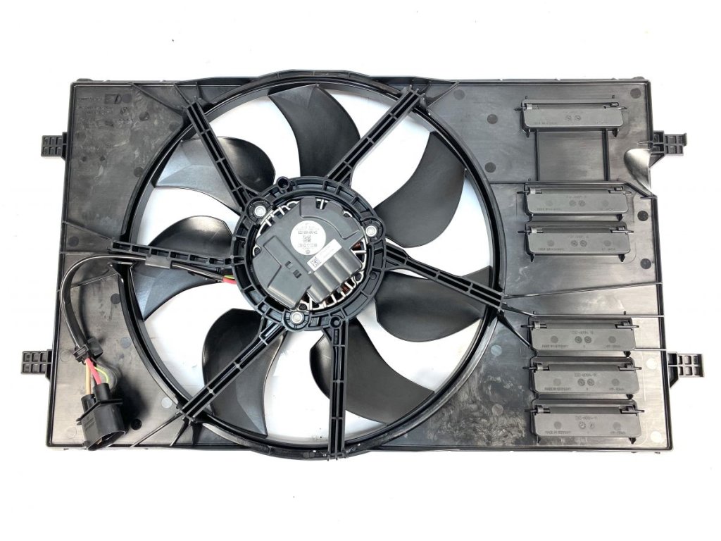 5Q0959455AG pala e copertura della ventola di raffreddamento del radiatore di ricambio per VW Golf 7/8; Componente all'ingrosso di qualit&agrave; OE a montaggio diretto.