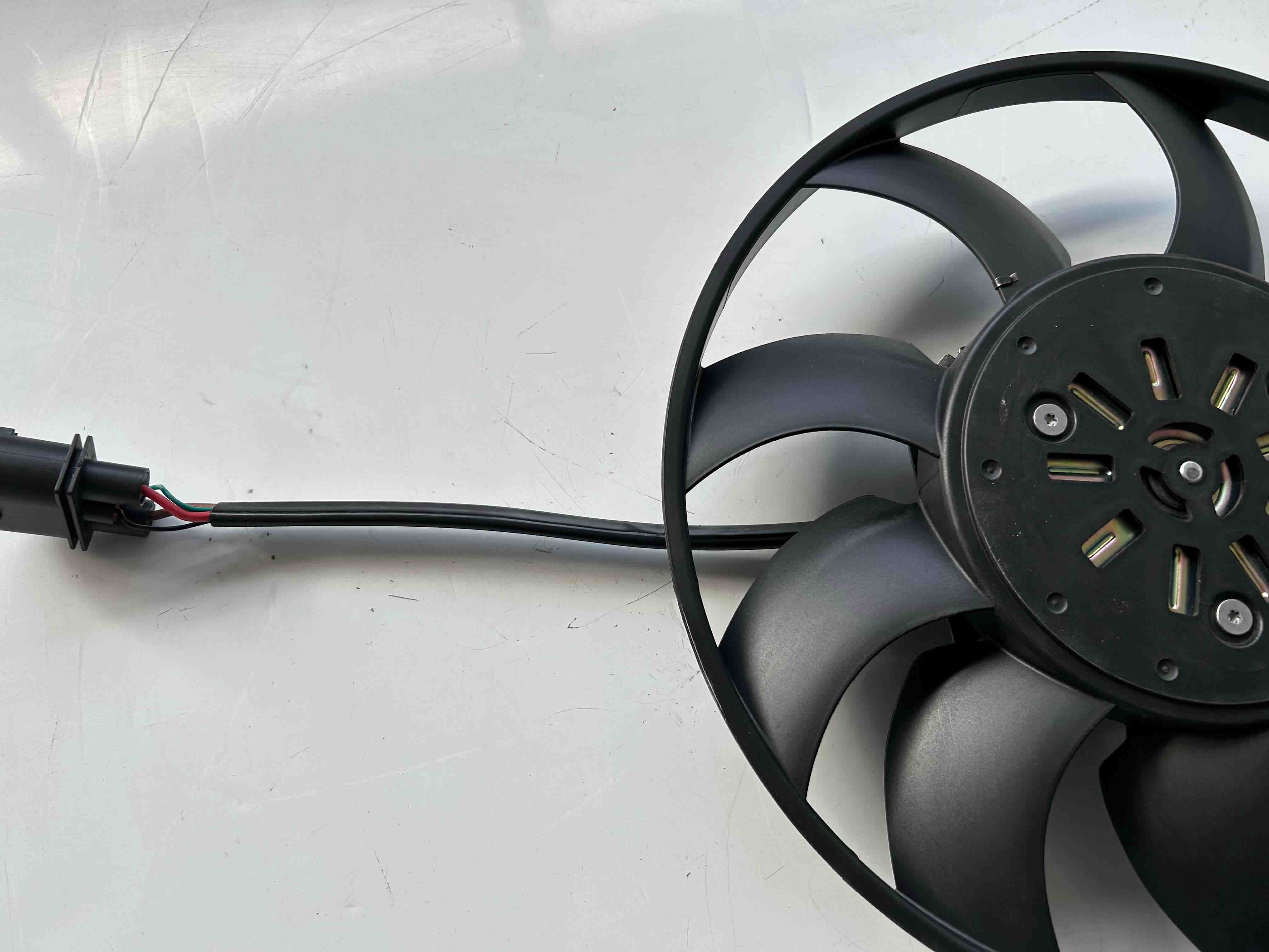 Sestava ventil&aacute;toru chladiče Audi A8 2019-2023 8W0959455B pro dovozce a distributory