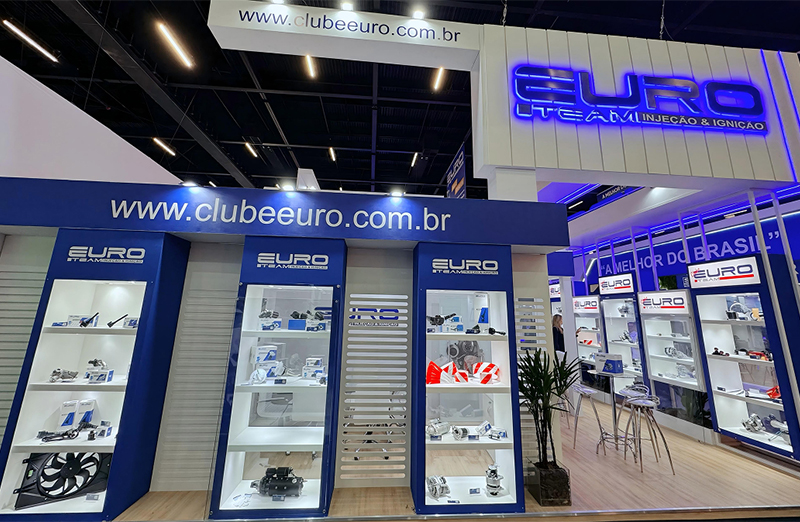 L'&eacute;quipe Elecdura pr&eacute;sente ses produits et solutions lors d'un salon international de l'industrie