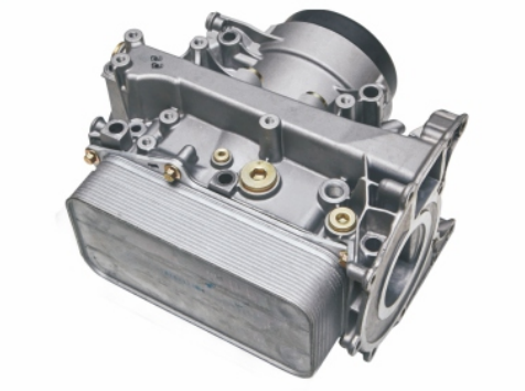OEM 04905483 ออยล์คูลเลอร์ ชุดประกอบกล่องสำหรับเครื่องยนต์ Deutz Volvo TCD4L2013 เหมาะสำหรับผู้นำเข้าและผู้ค้าส่ง