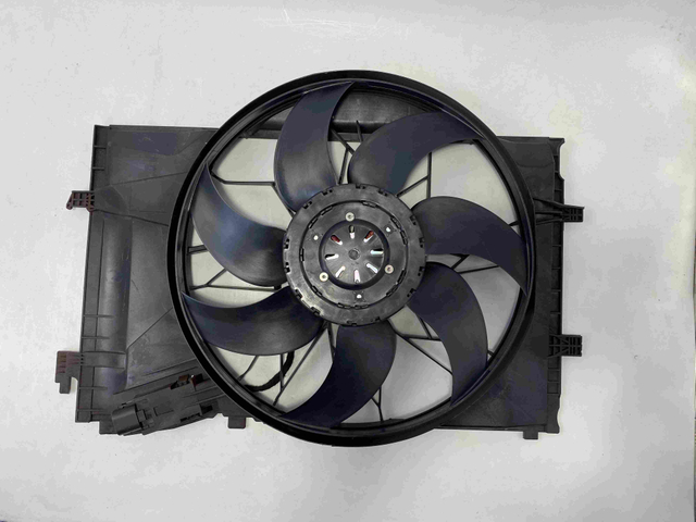 A2035000493 Ventilador de radiador sin escobillas Mercedes-Benz Clase C W203; Conjunto de refrigeraci&oacute;n al por mayor con especificaciones originales.