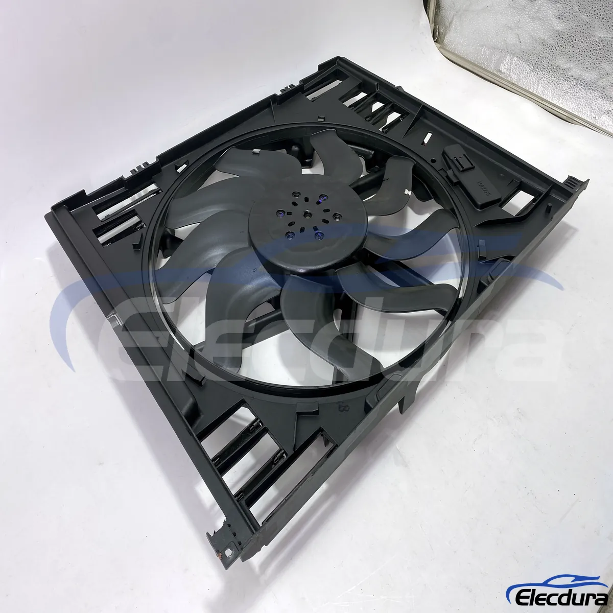 Sestava chladic&iacute;ho ventil&aacute;toru BMW G20 17118666815 pro dod&aacute;vku rozdělovače
