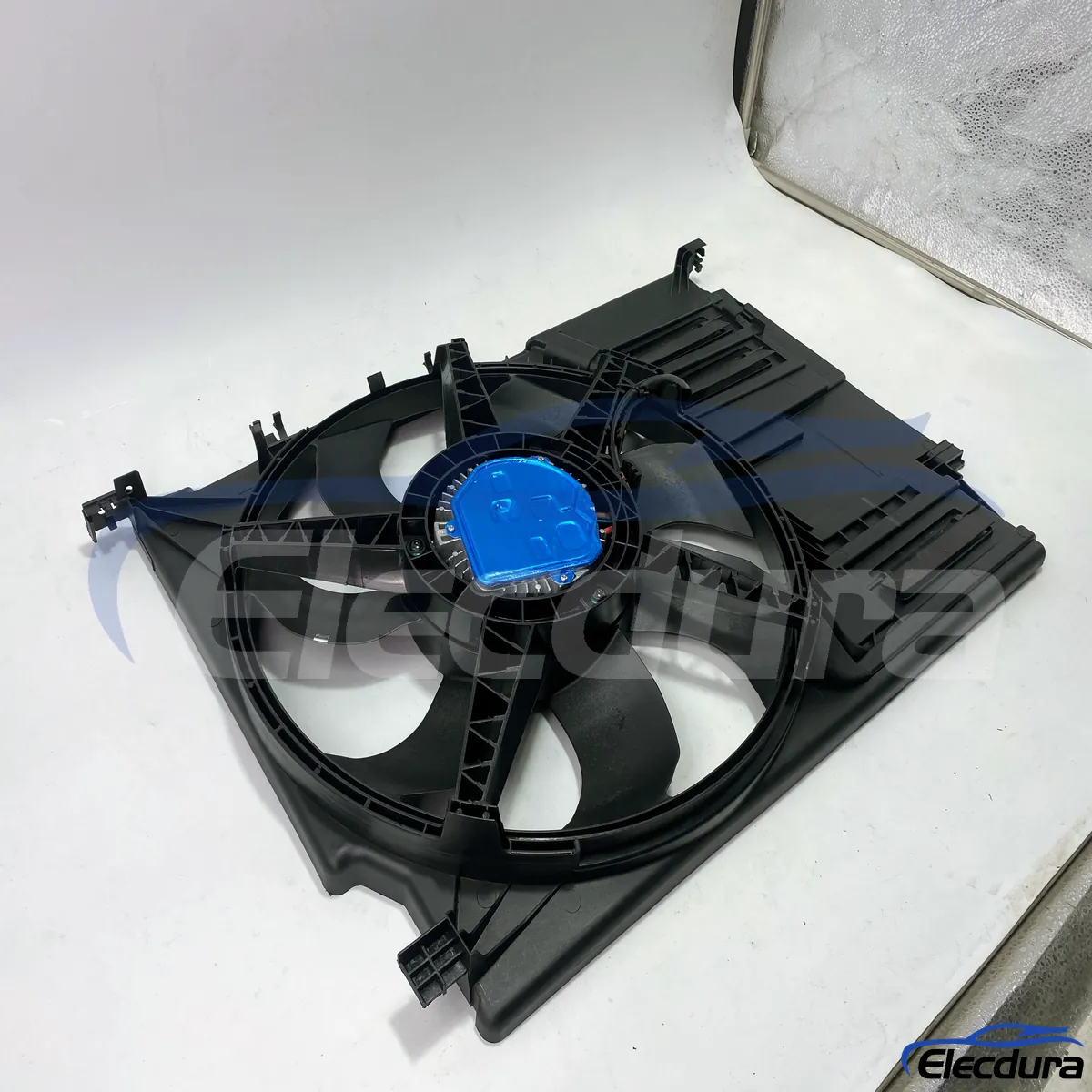 Gruppo ventola di raffreddamento del radiatore aftermarket senza spazzole 17427617610 per importatori e grossisti